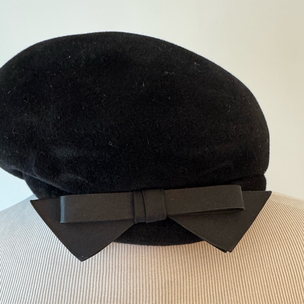 Elegant Vintage Black Bow Beret